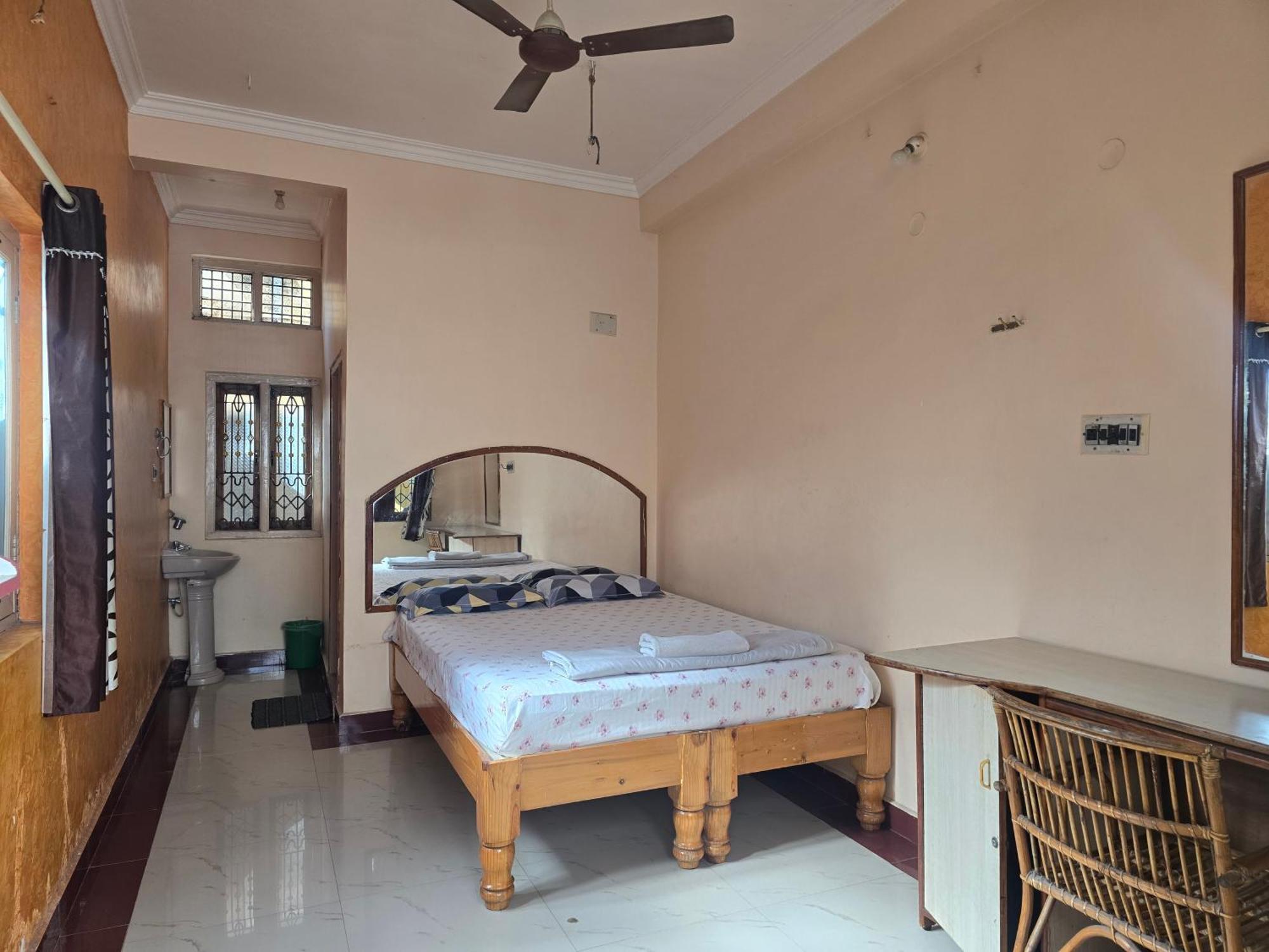 Lakshmi Heritage Tourist Home Hampi Eksteriør billede