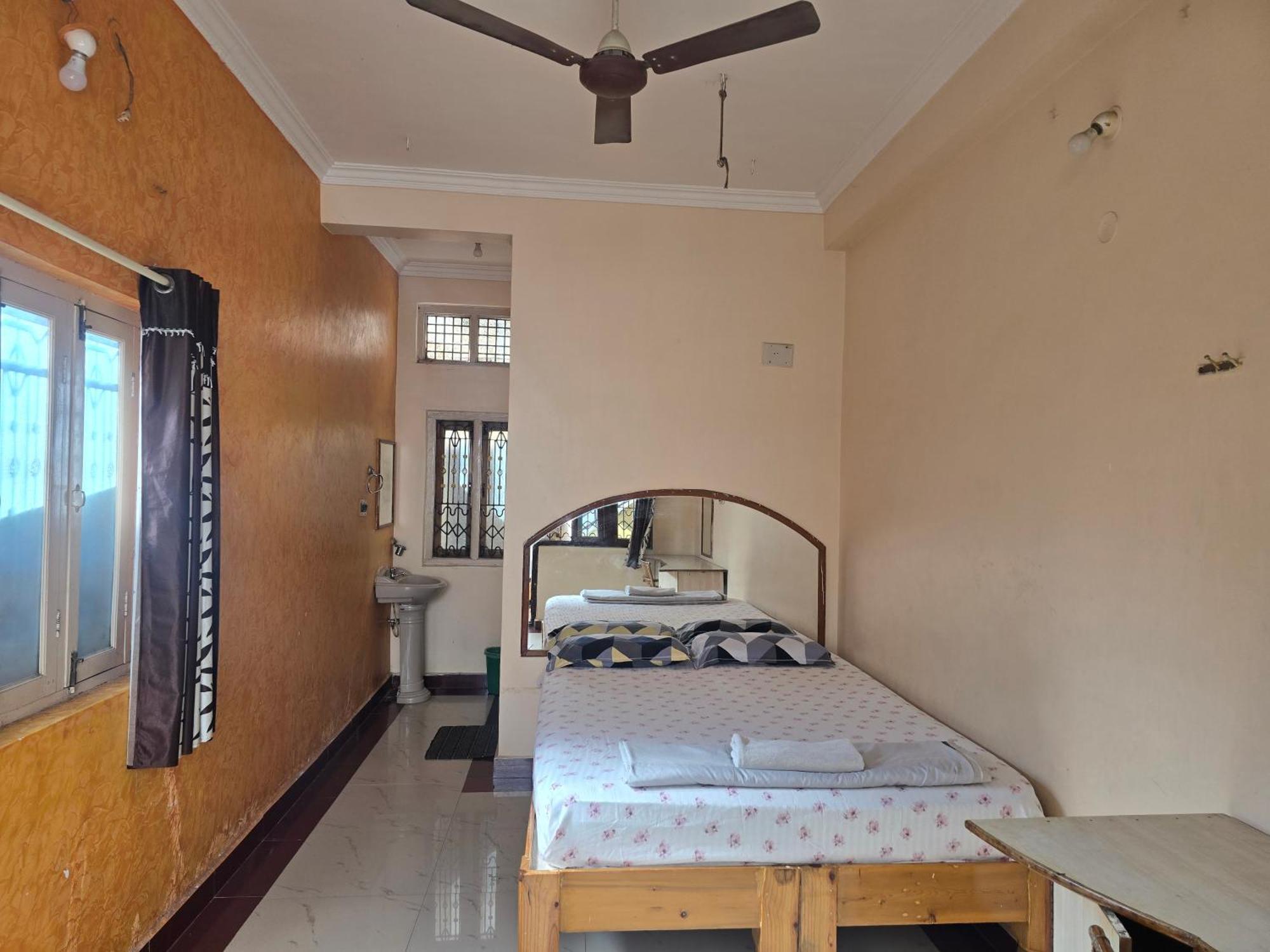 Lakshmi Heritage Tourist Home Hampi Eksteriør billede