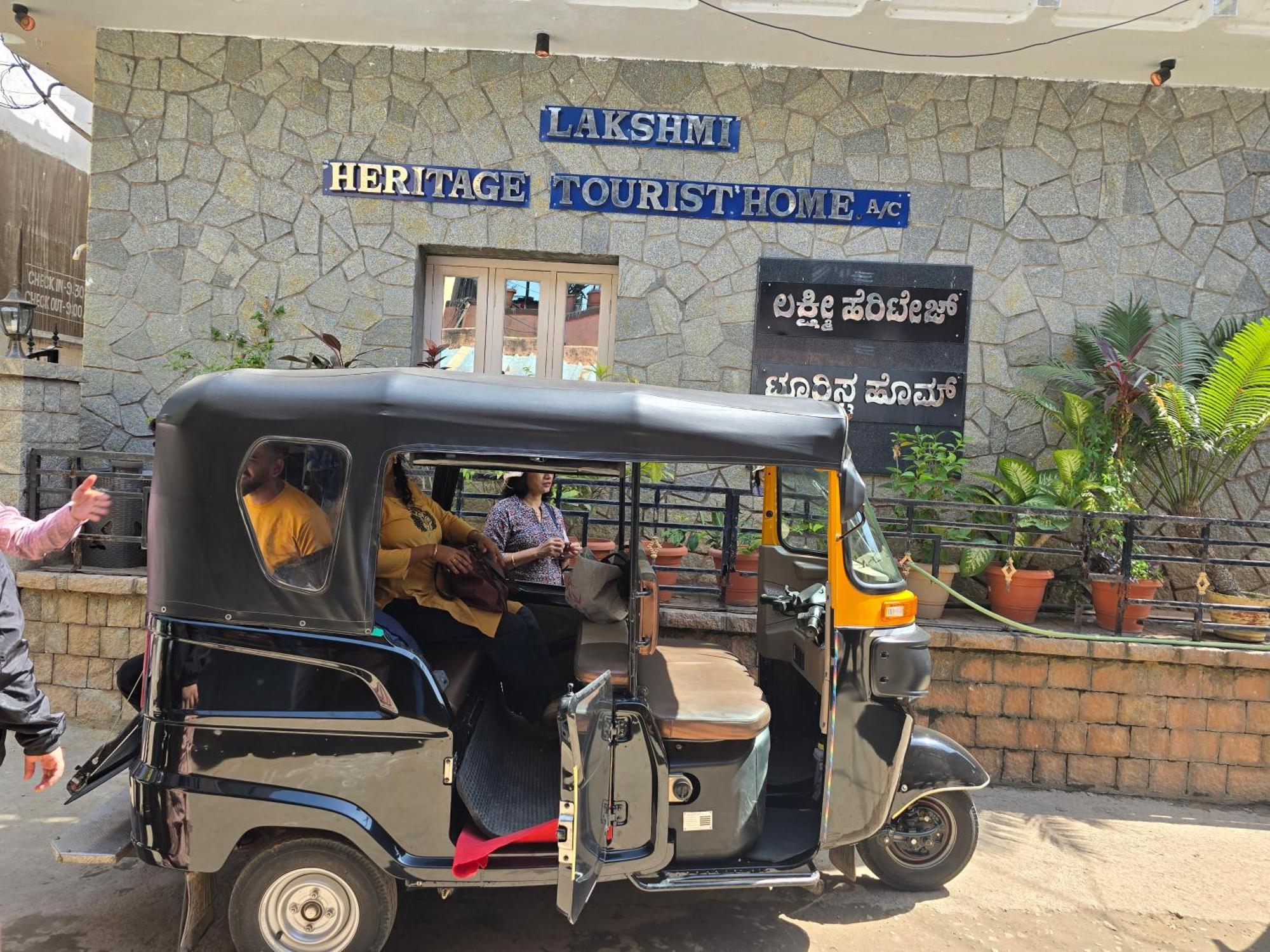 Lakshmi Heritage Tourist Home Hampi Eksteriør billede